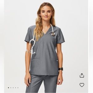 FIGS scrub set. Great condition. Zamora jogger pant & Casma three pocket top.